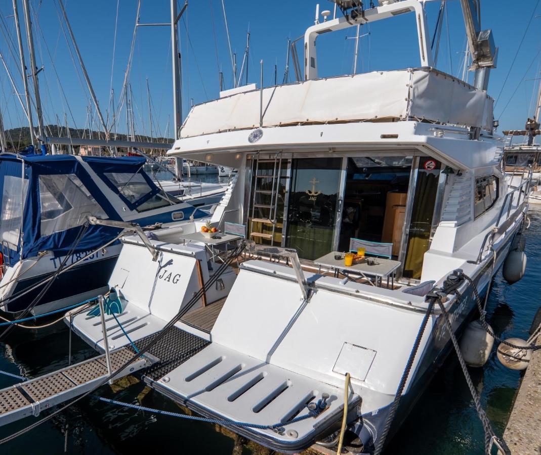 Hebergements Bateaux A Quai Porquerolles Kültér fotó
